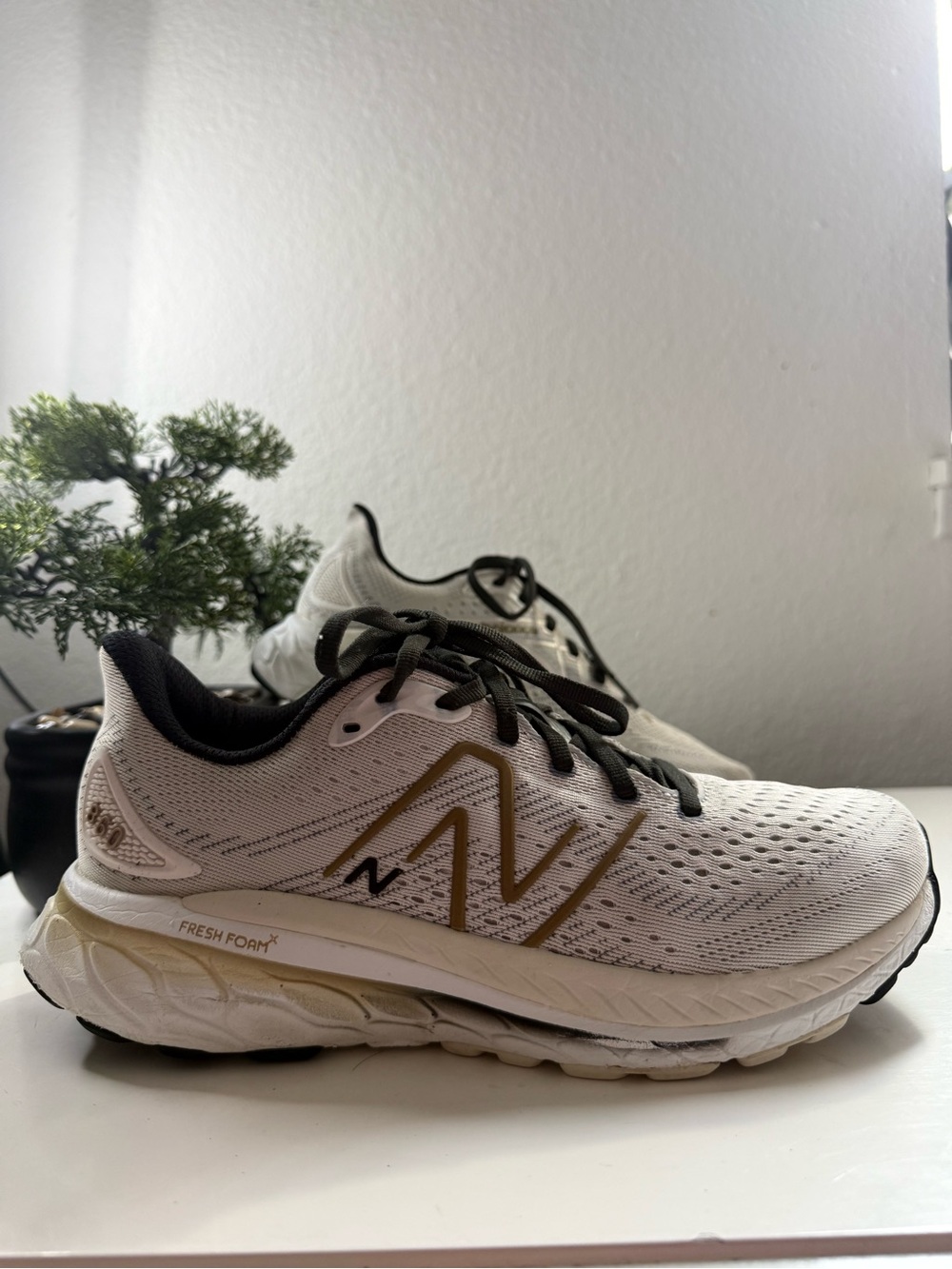 New Balance Fresh Foam X 860v13 Women size 9 Gold Fresh Foam Running Shoes